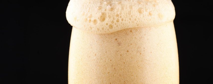 química de la espuma de la cerveza